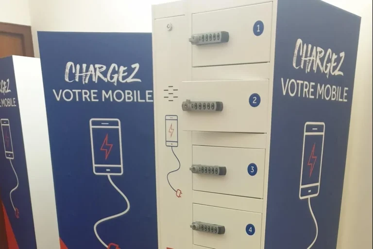 Eclipse locks on charging unit