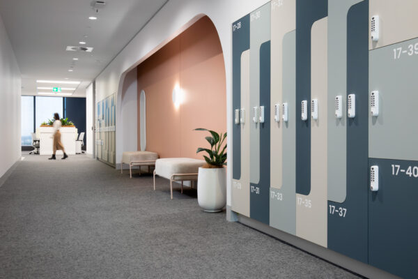 Onze populaire Zenith Locks zijn geïnstalleerd in nieuwe personeelskluisjes in het hoofdkantoor van een toonaangevend energiebedrijf in Brisbane.