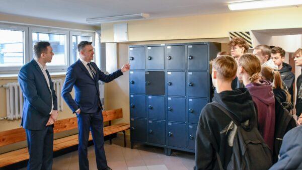 Quand il s'agit de tester une nouvelle technologie, il n'y a pas de public plus exigeant que les adolescents. Lorsque nos serrures ECHO ont été testées, nous savions que nous obtiendrions des commentaires honnêtes !
